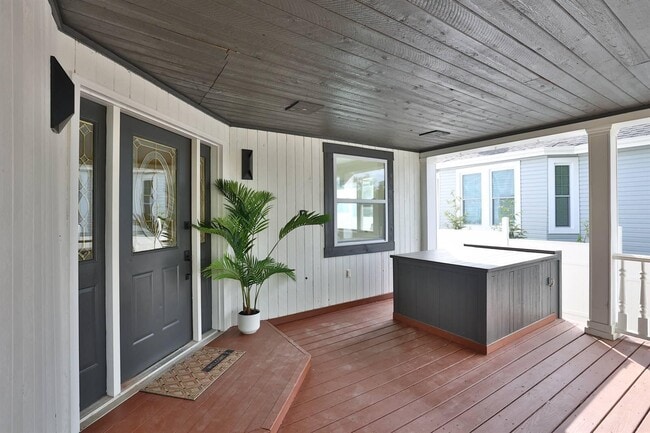 Building Photo - 252 Linden Ave