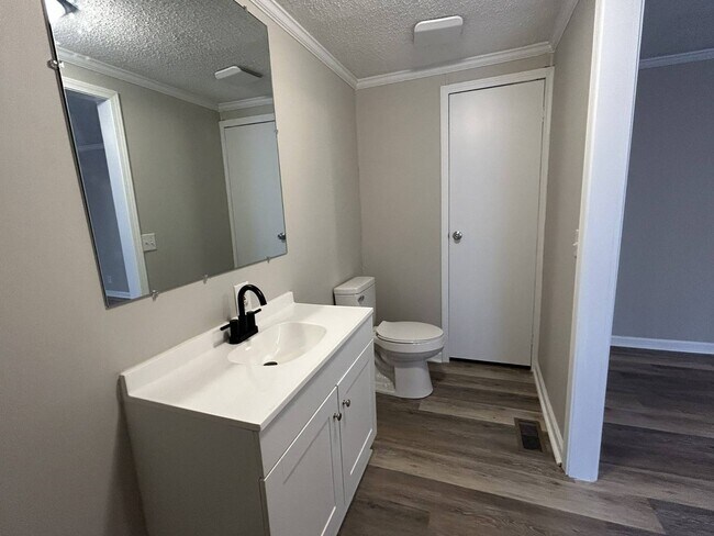 Building Photo - 38 White Oak Village