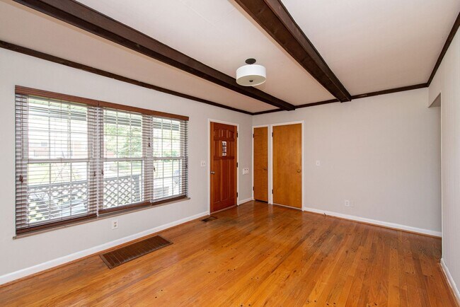 Building Photo - 3627 Edgebrook Dr