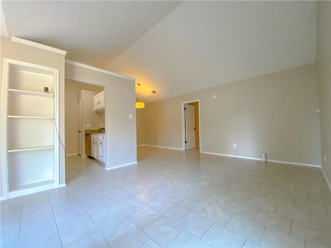 Building Photo - 11908 Sunhillow Bend