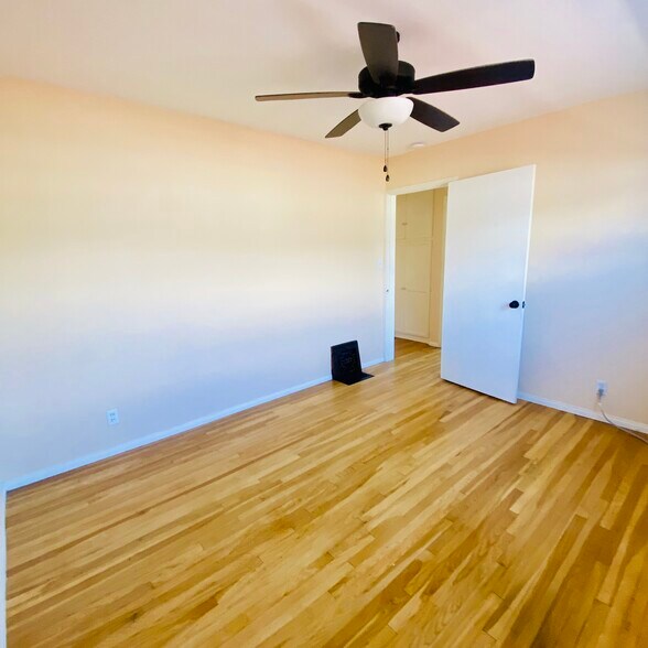 Bedroom - 1309 N Screenland Dr