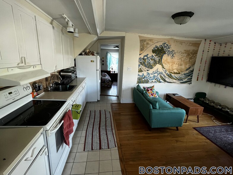 Building Photo - 9 Cedar St