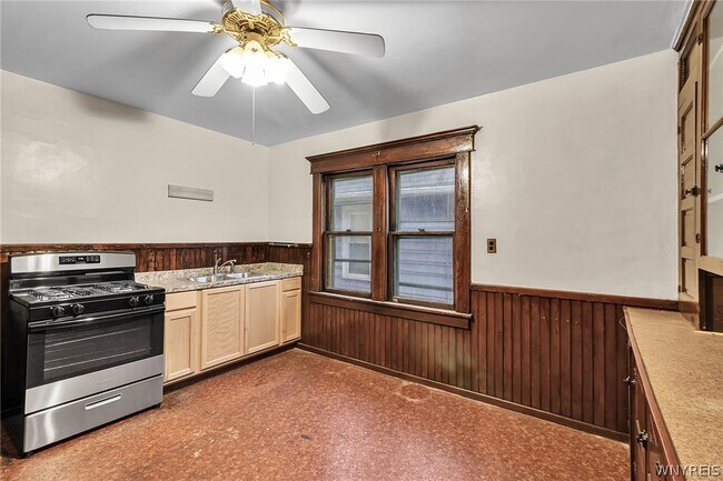 Building Photo - 42 Linden Park