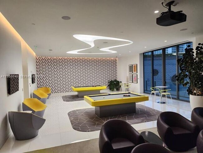 Building Photo - 501 NE 31st St