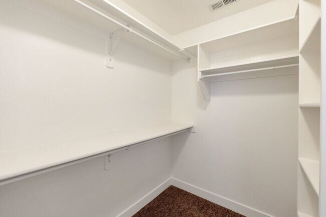 Building Photo - Gorgeous Provo Townhome