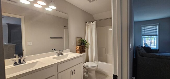 Building Photo - 1032 Hyco rd