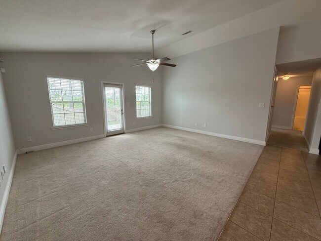 Building Photo - Pensacola - Weatherstone - 4 bedroom, 2 bathroom - w/ lawn care included