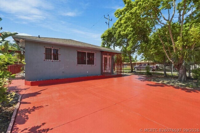 Building Photo - 4952 NW 21st Ave