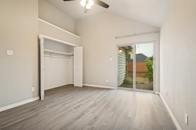 Building Photo - 945 Ramblewood Dr