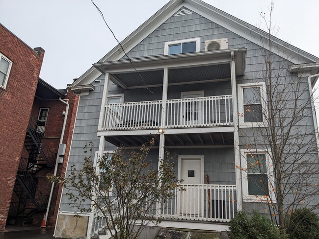 Primary Photo - 2870 Fairfield Ave