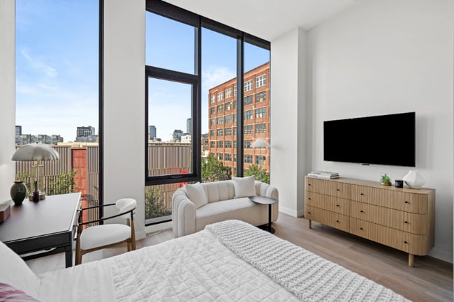 Building Photo - 1057 W Van Buren St