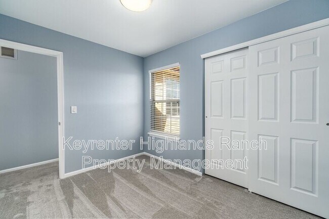 Building Photo - 10557 W Maplewood Dr