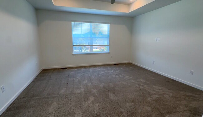 Building Photo - ~$1,000 OFF ONE MONTH'S RENT~ Stunning Thr...