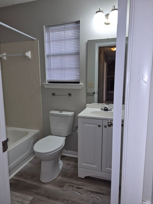 Building Photo - 242 Garden Cir