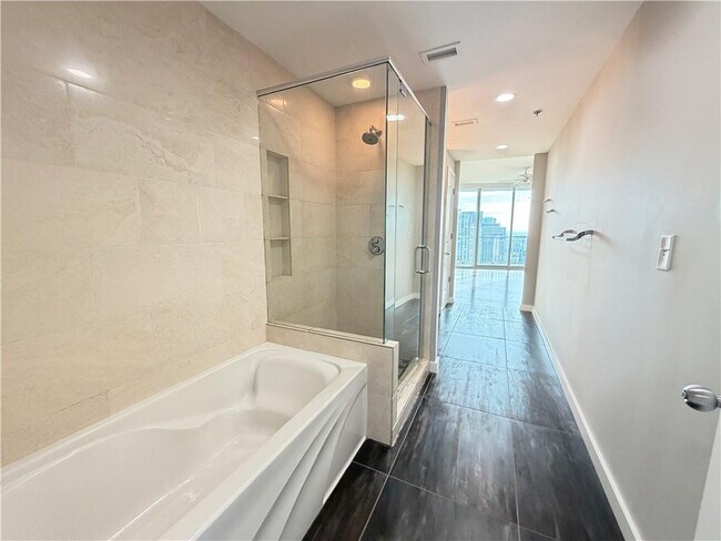 Building Photo - 3338 Peachtree Rd NE