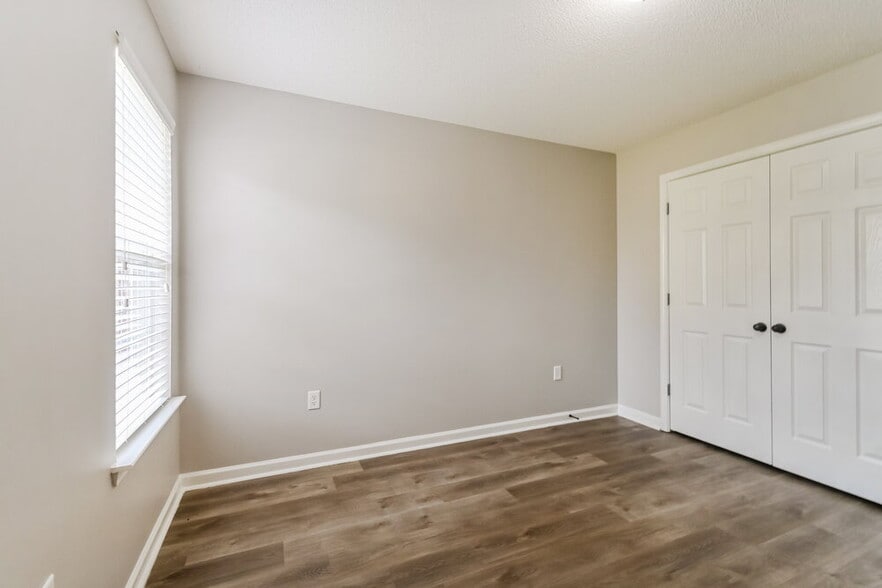Building Photo - 4331 Genevieve Dr