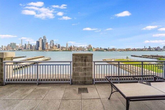 Building Photo - 1125 Maxwell Ln