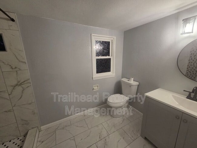 Building Photo - 618 NE 43rd St