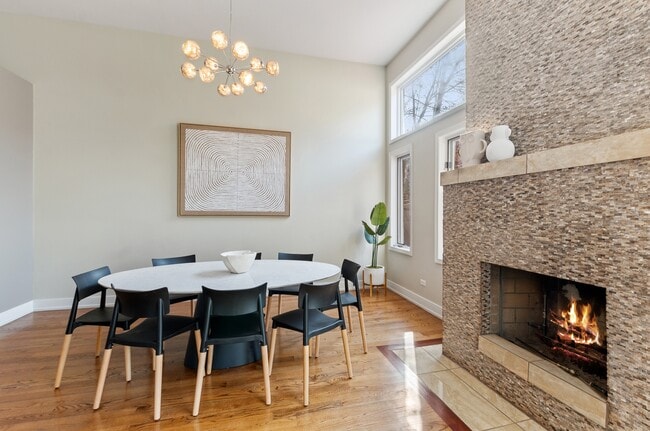 Building Photo - 1527 W Pearson St