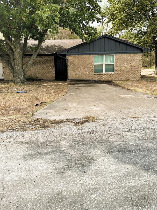 Building Photo - 103 Redbud Ct