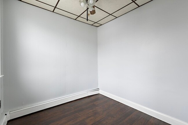 Building Photo - 28 E 49th St