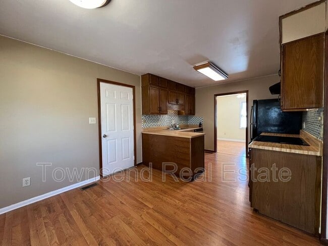 Building Photo - 6204 Lakehaven Dr