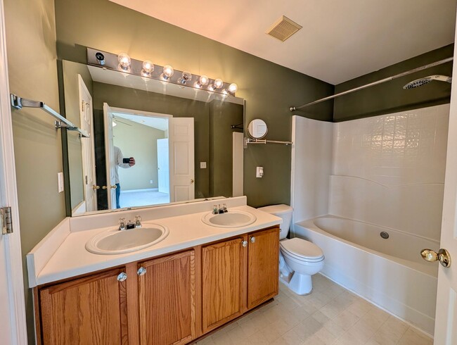 Building Photo - 5122 Brooke Lauren Ln