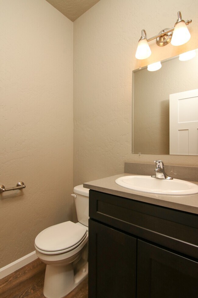 Building Photo - Modern Two Story Duplex for rent in Spokan...