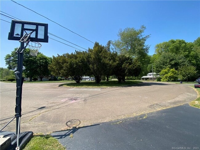 Building Photo - 14 Stonegate Dr