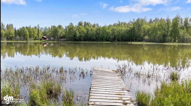 Building Photo - Gorgeous lakefront home