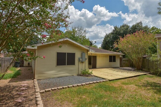 Building Photo - 8515 Riverside Walk Ln