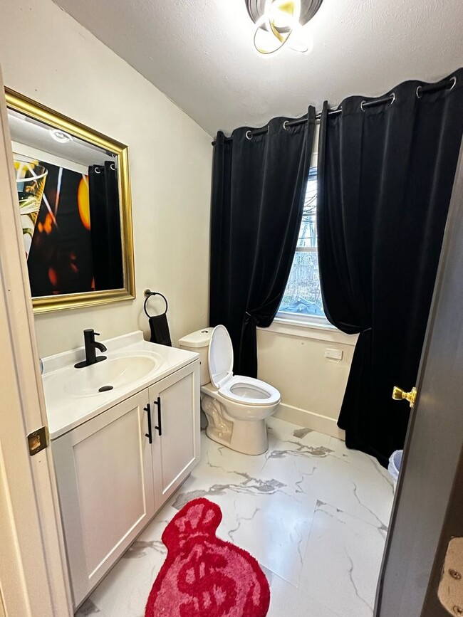 Building Photo - Charming Cleveland Heights Home in Prime Location