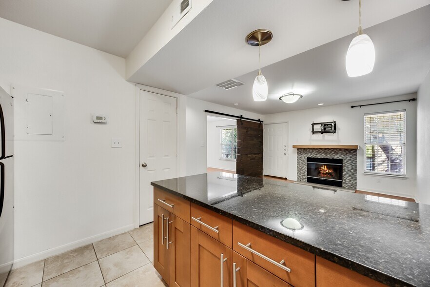 Building Photo - 7685 Northcross Dr