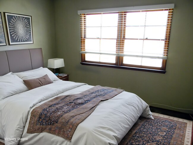 Building Photo - 1202 E Everett Pl