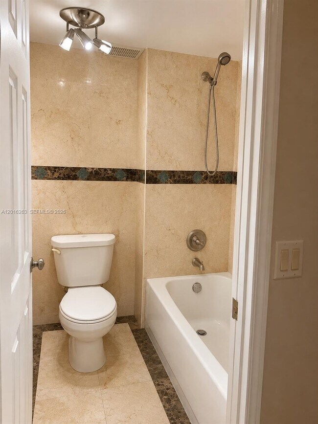 Building Photo - 309 Lakeview Dr