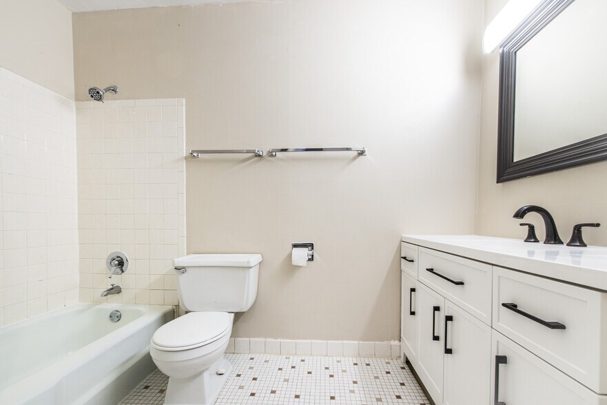 Building Photo - 1475 Rebecca Dr