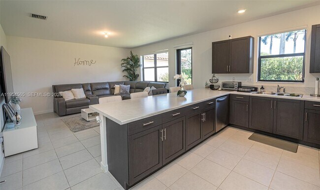 Building Photo - 139 NE 27th Terrace