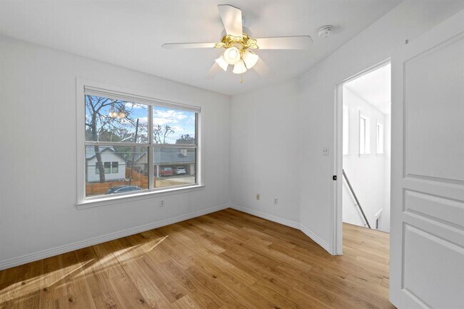 Building Photo - 5512 William Holland Ave