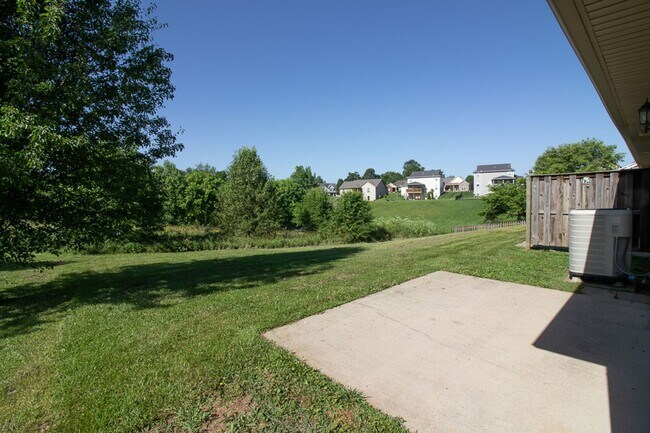 Building Photo - 134 Twin Lakes Dr