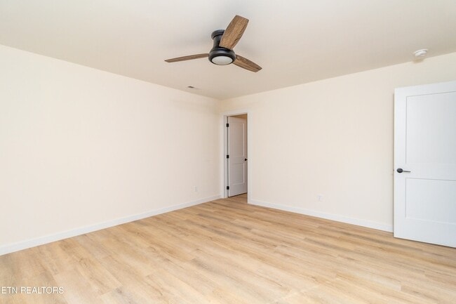 Building Photo - 205 Kingwood Rd