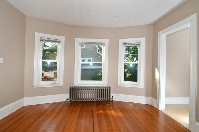 Building Photo - 392 Reedsdale Rd