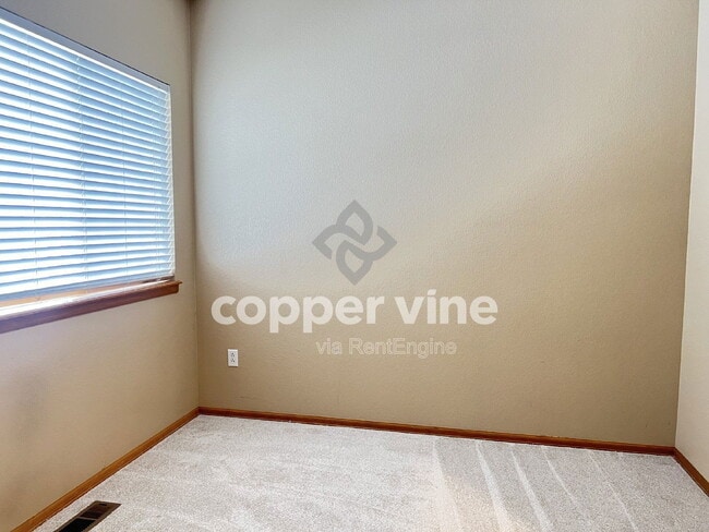 Building Photo - 6337 Cole Ln