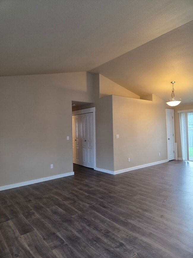 Building Photo - Beautiful Home! Large open living room! Double Car Garage! In private HOA neighborhood! Next to S...