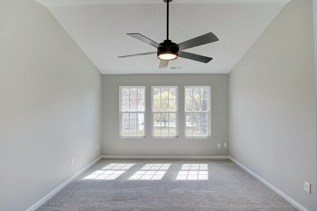 Building Photo - 404 Quartz Dr