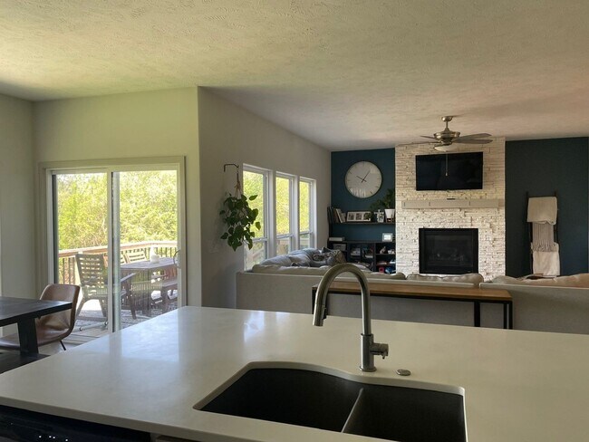 Building Photo - Home For Rent Papillion