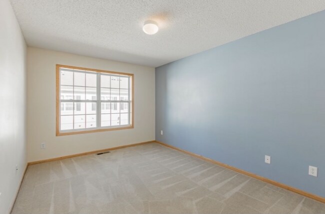 Building Photo - 1244 Chateau Ave