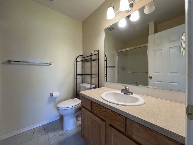 Building Photo - Spacious 3 Bedroom Home with Open Layout, Vaulted Bedrooms & Trail Access