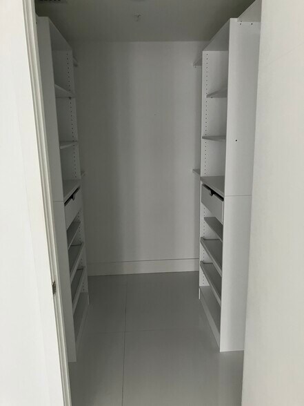 Building Photo - 1010 SW 2nd Ave