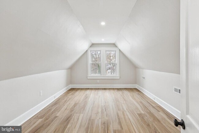 Building Photo - 11 Lexington Ave