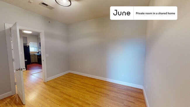 Building Photo - Room in Shared 4 bed/4 bath home